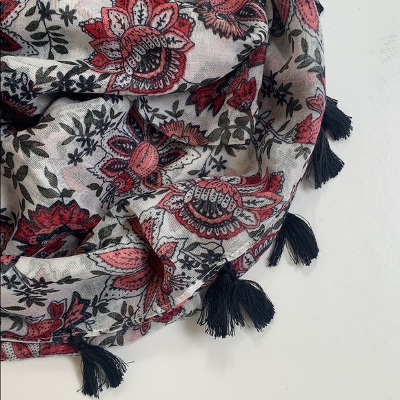 Scraf - Picture 3 of 6